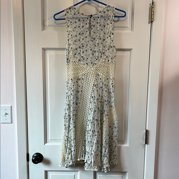 Anthropologie Floreat Micro Floral & Crochet Sheer Fit & Flare Midi Dress - Sz 2 - Picture 8 of 13